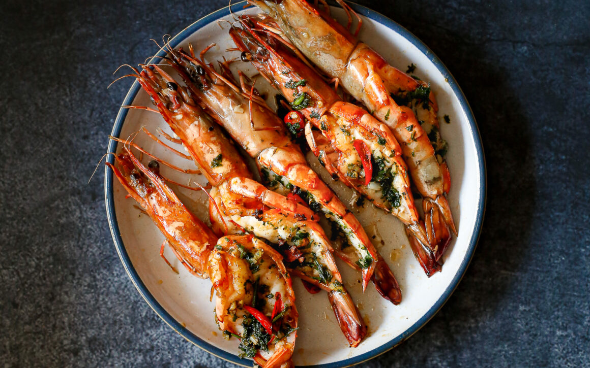 GRILLED PRAWNS WITH A SPICY BUTTER SAUCE